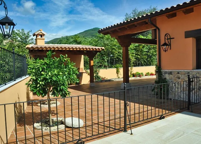 El Hojaranzo Con Encanto En Candeleda