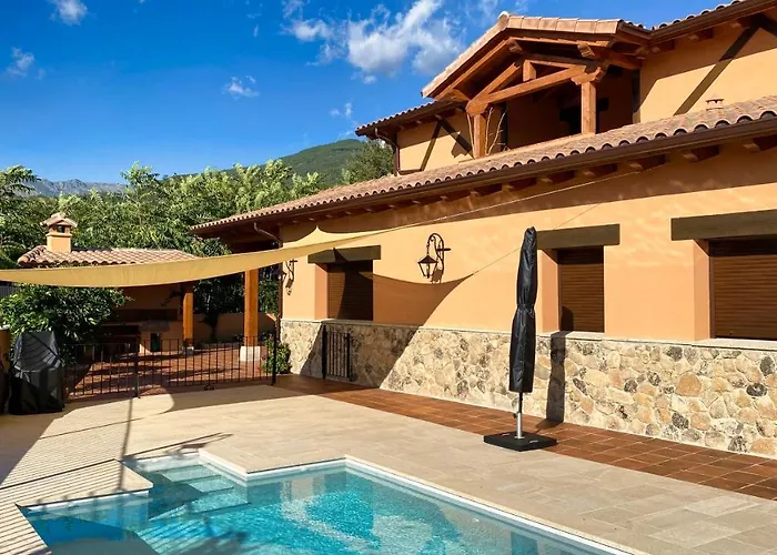 El Hojaranzo Con Encanto En Candeleda