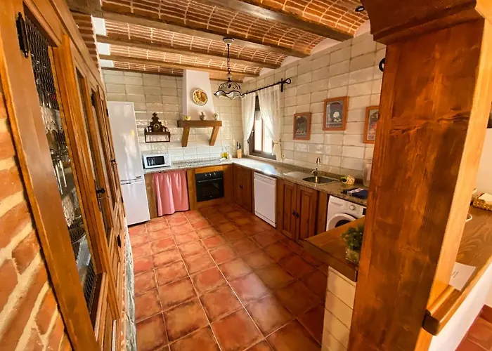 El Hojaranzo Con Encanto En Candeleda