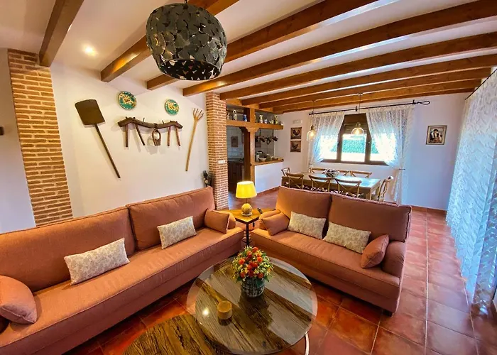 El Hojaranzo Con Encanto En Candeleda