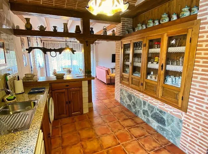 El Hojaranzo Con Encanto En Candeleda